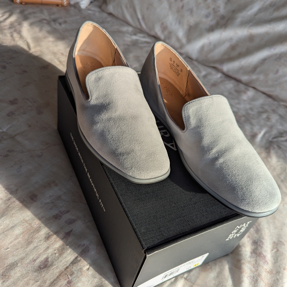 Women's Naturalizer Gray Suede Loafers 10M